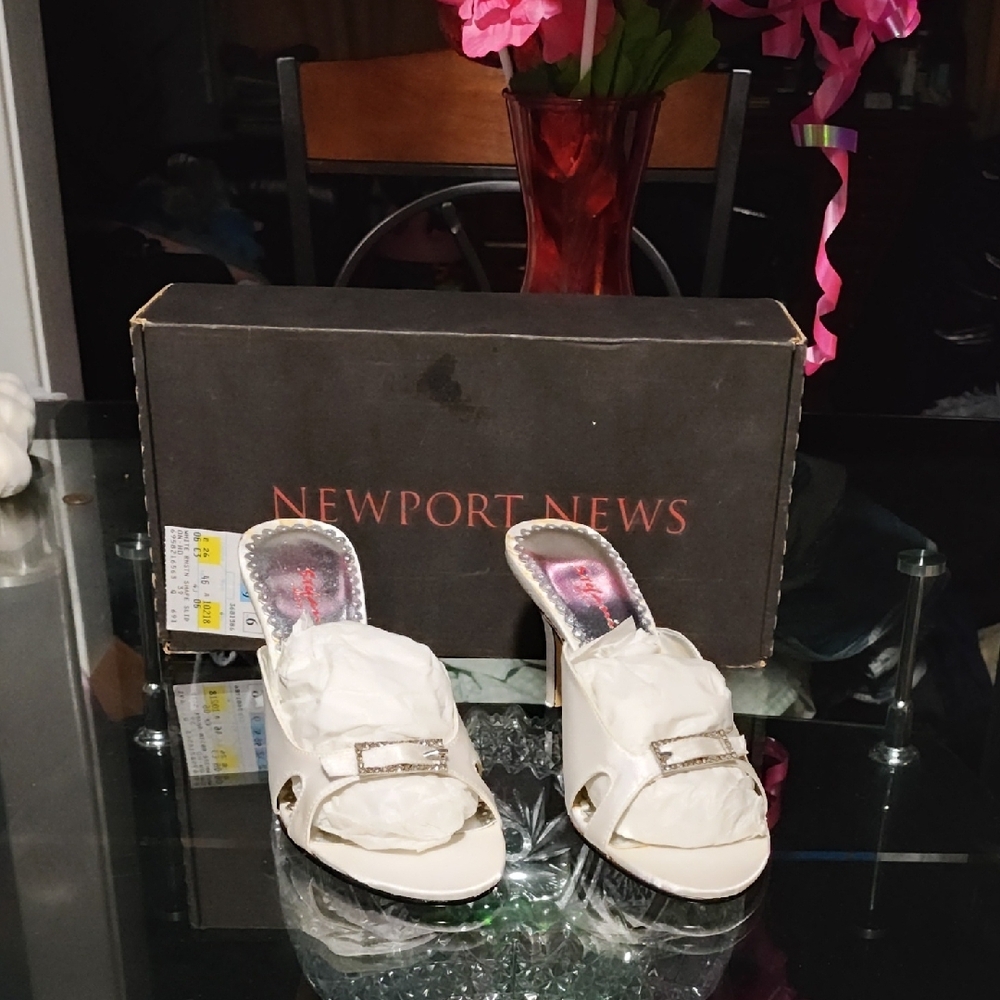 Newport News Women's White Dyeable 3.5" Heeled Sandals Size 6